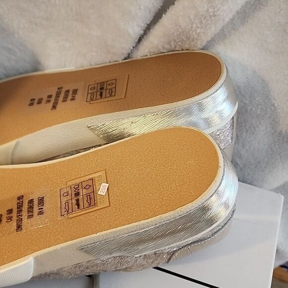 Dolce Vita Dune Metallic  Calf Hair size 8.5 sneakers NIB - Picture 7 of 9